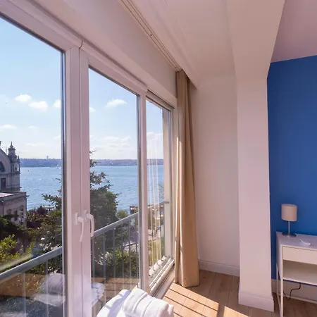 Contemporary Waterfront With A Stunning View דירה איסטמבול