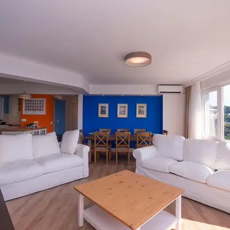 Contemporary Waterfront With A Stunning View דירה *