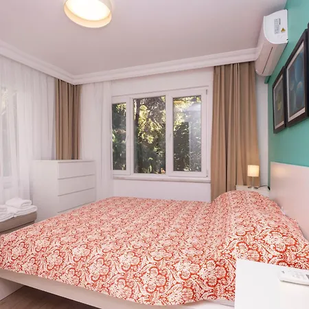 Contemporary Waterfront With A Stunning View *