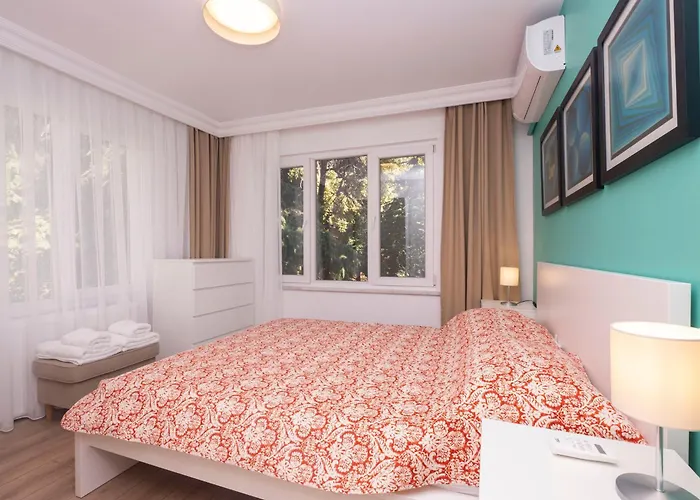 Contemporary Waterfront With A Stunning View *