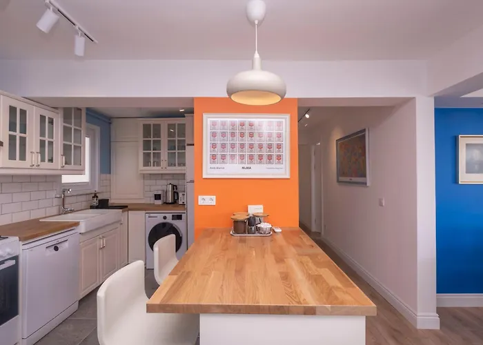 Contemporary Waterfront With A Stunning View Appartement *