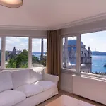 Contemporary Waterfront With A Stunning View *