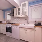 아파트 Contemporary Waterfront With A Stunning View 이스탄불