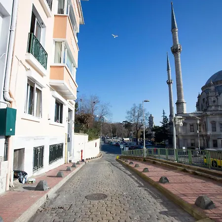 Lägenhet Contemporary Waterfront With A Stunning View Istanbul