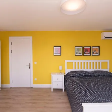 Contemporary Waterfront With A Stunning View * איסטמבול