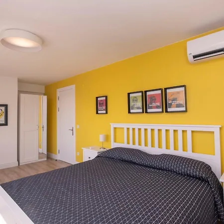 Lägenhet Contemporary Waterfront With A Stunning View Istanbul