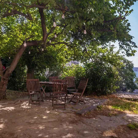 Contemporary Waterfront With A Stunning View איסטמבול