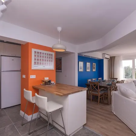 Contemporary Waterfront With A Stunning View