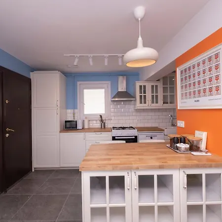 Contemporary Waterfront With A Stunning View דירה איסטמבול