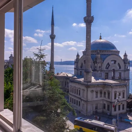 Contemporary Waterfront With A Stunning View *