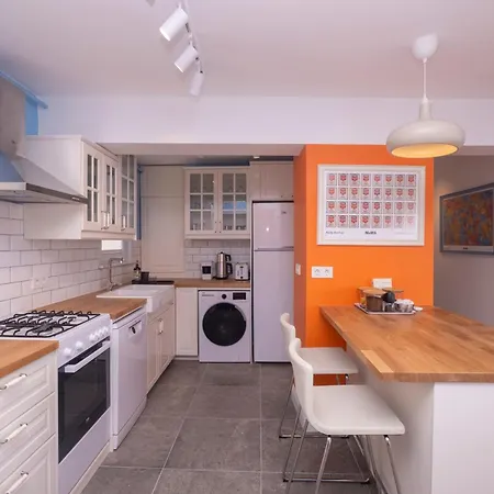 דירה Contemporary Waterfront With A Stunning View איסטמבול