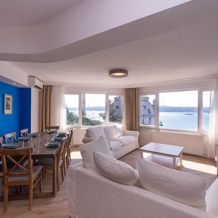 Contemporary Waterfront With A Stunning View Apartment