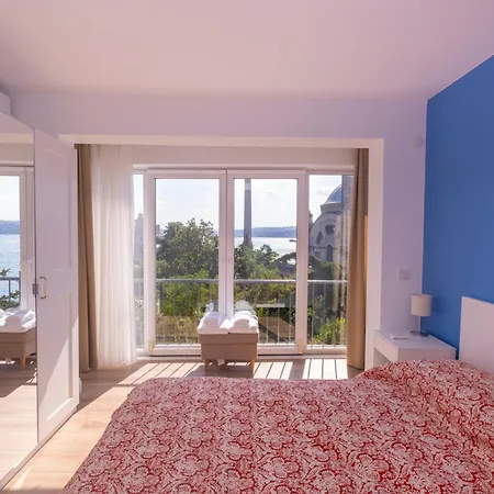Contemporary Waterfront With A Stunning View Lejlighed *
