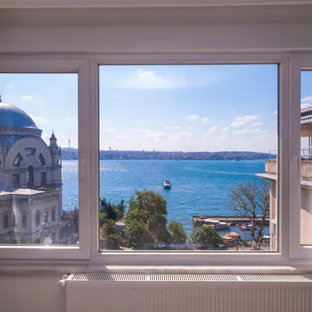 Contemporary Waterfront With A Stunning View Lejlighed