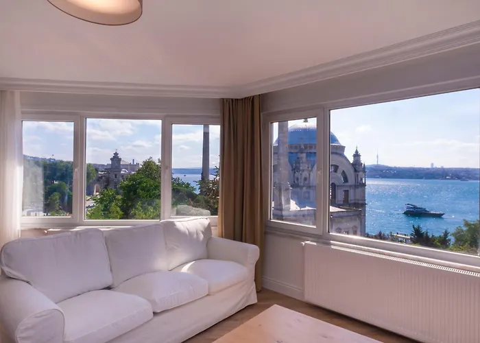 Contemporary Waterfront With A Stunning View *