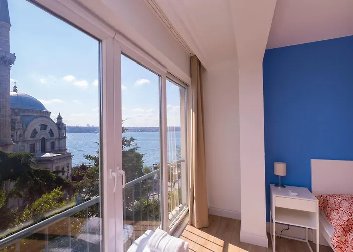 Contemporary Waterfront With A Stunning View Апартаменты Стамбул