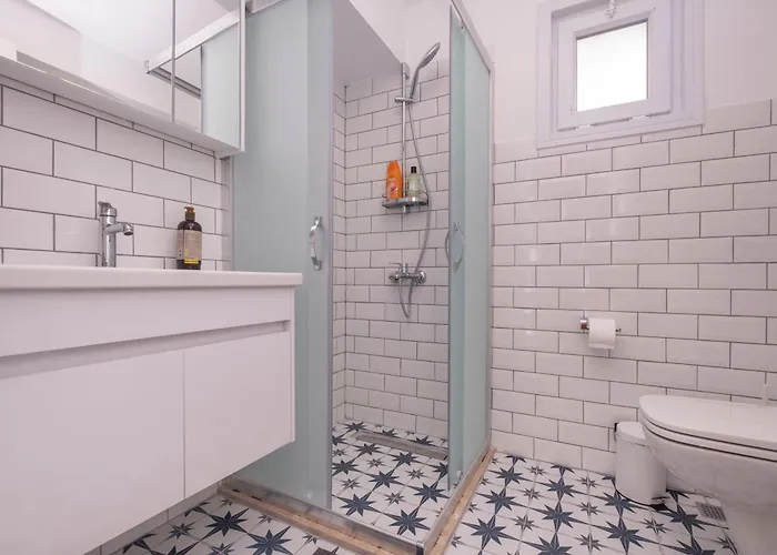 Contemporary Waterfront With A Stunning View Апартаменты