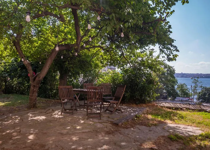 Contemporary Waterfront With A Stunning View Стамбул