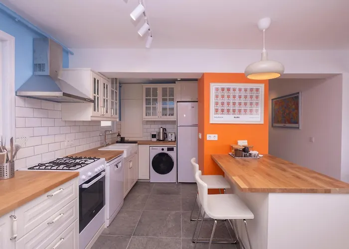 Апартаменты Contemporary Waterfront With A Stunning View Стамбул