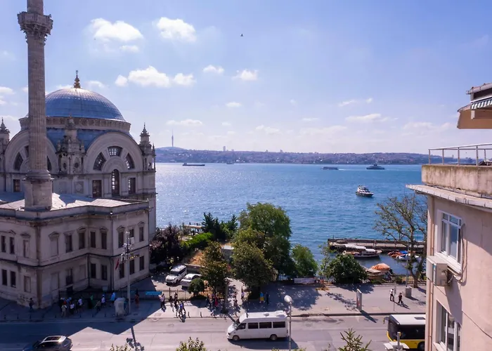 Contemporary Waterfront With A Stunning View Апартаменты Стамбул