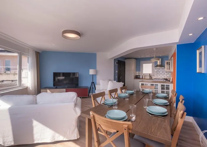 Contemporary Waterfront With A Stunning View Апартаменты *